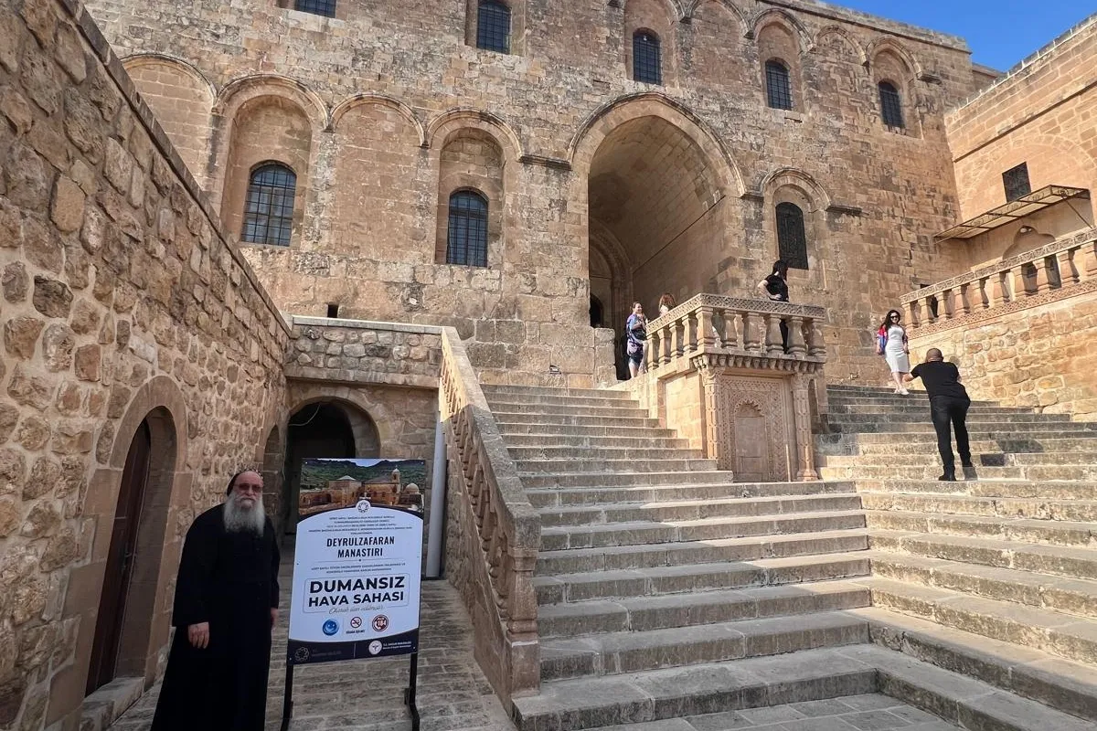 Tarihi manastırda radikal karar: Artık duman yok
