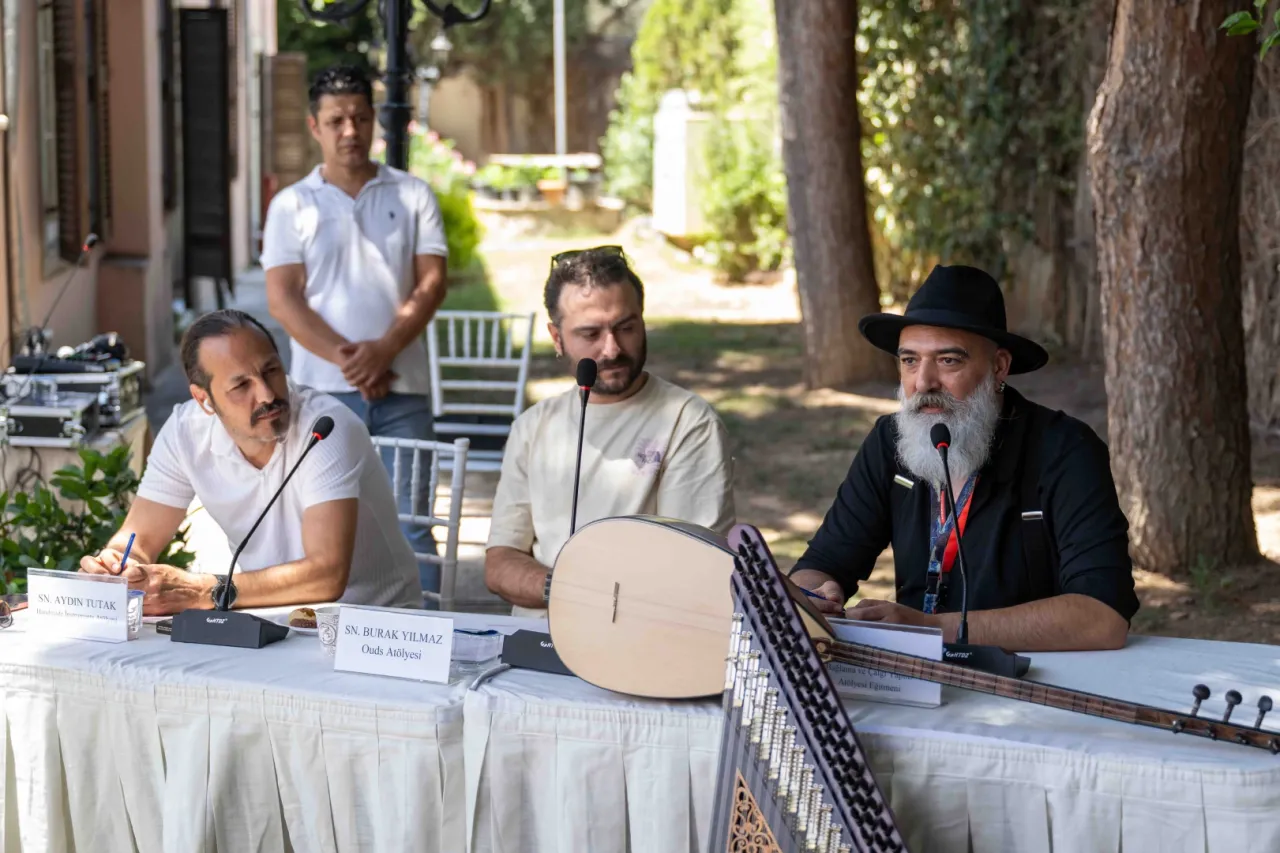 İzmir Bornova’da çalgı yapımının büyüsü yaşandı