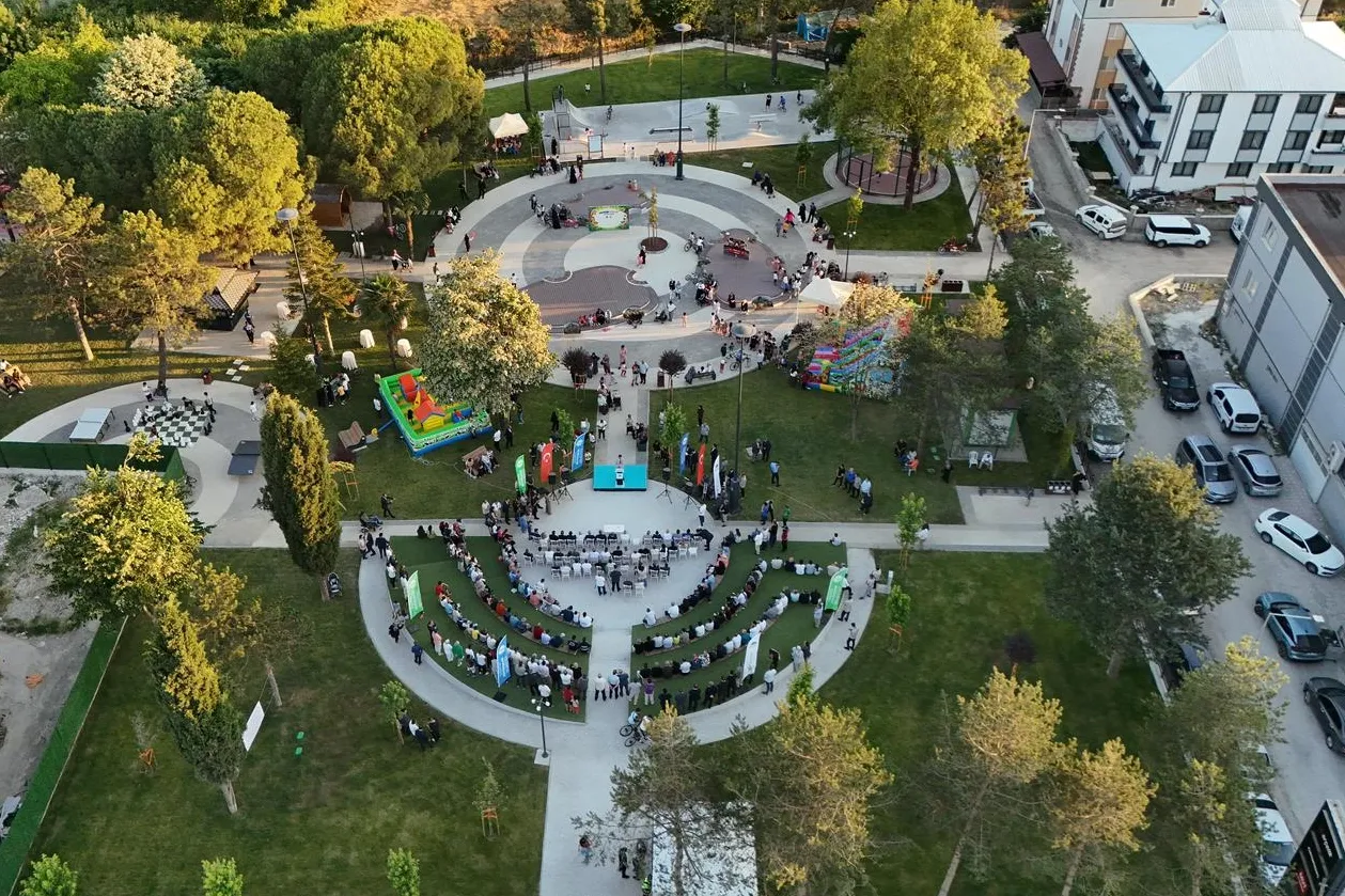 Kaynarca’nın yeni yaşam alanı Aziz Duran Parkı hizmete açıldı