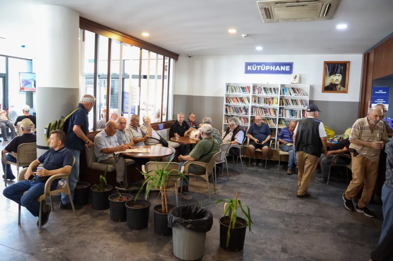 Antalya’da emekli kahveleri yoğun ilgi görüyor