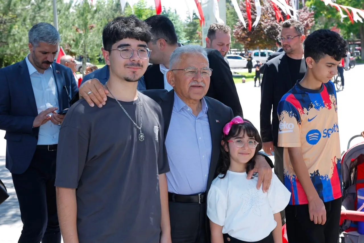 Kayseri Büyükşehir Konservatuvarı'nda mezuniyet sevinci