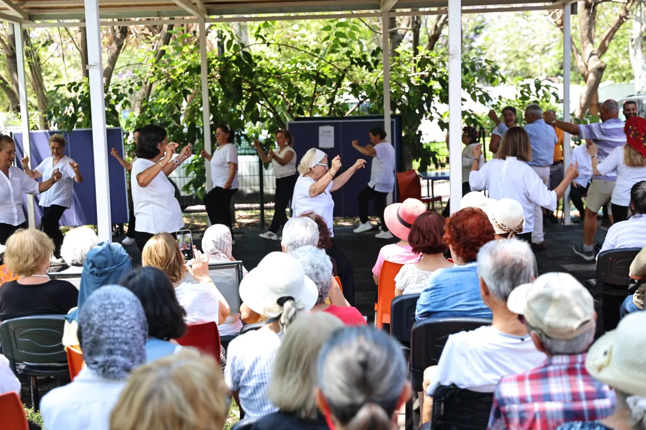Antalya’da aktif yaşlılar sahne aldı