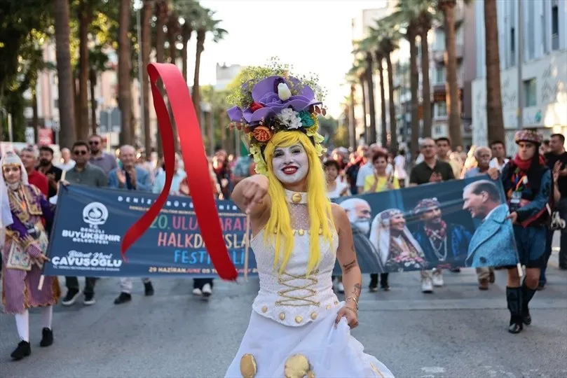 20. Uluslararası Halk Dansları Festivali kortejle başladı