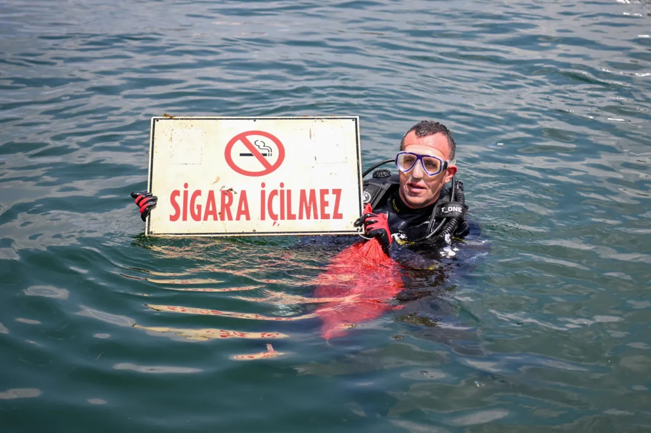 Denize bakın neler atmışlar!