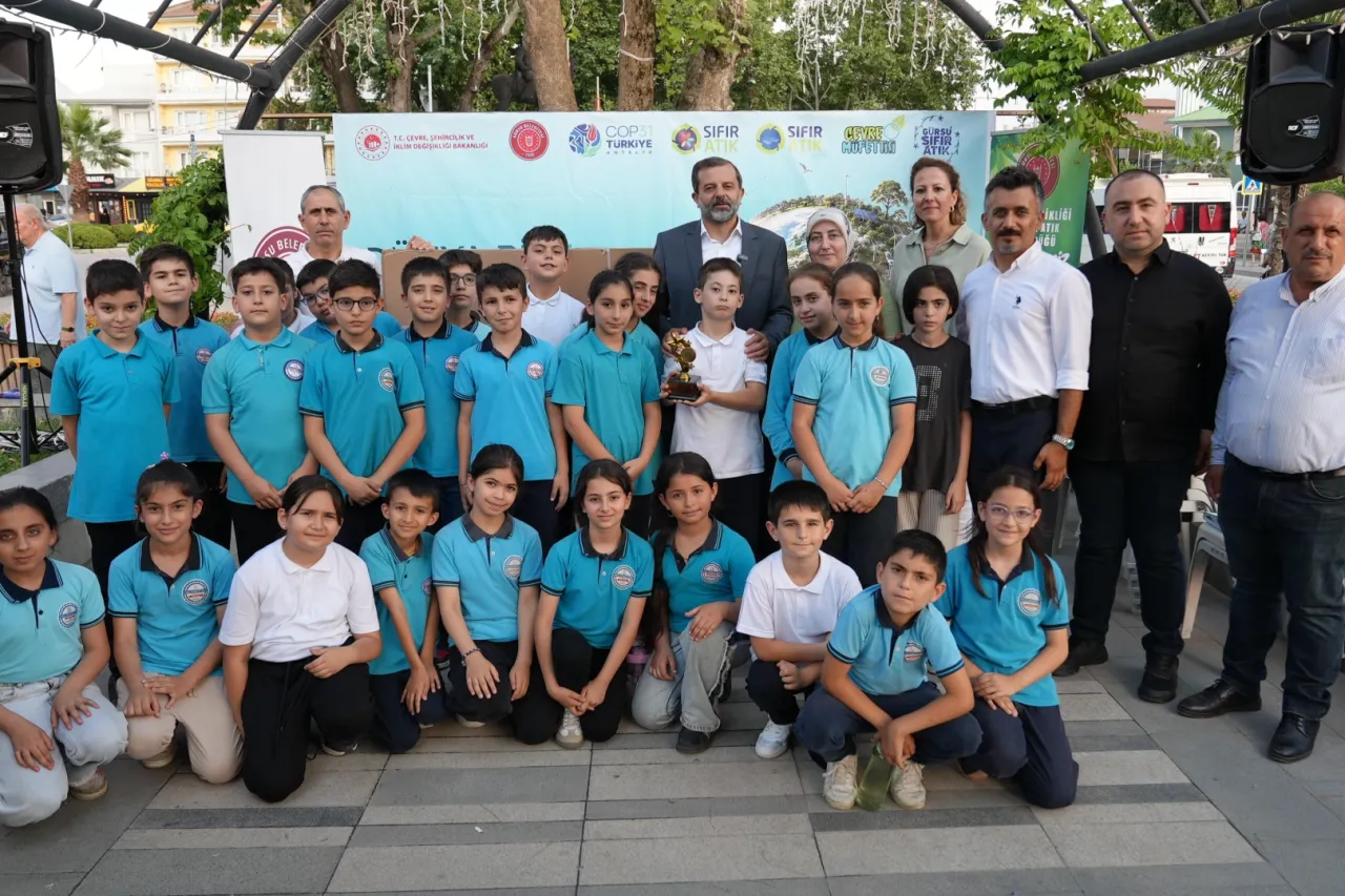 Bursa Gürsu’da öğrenciler ödüllendirildi