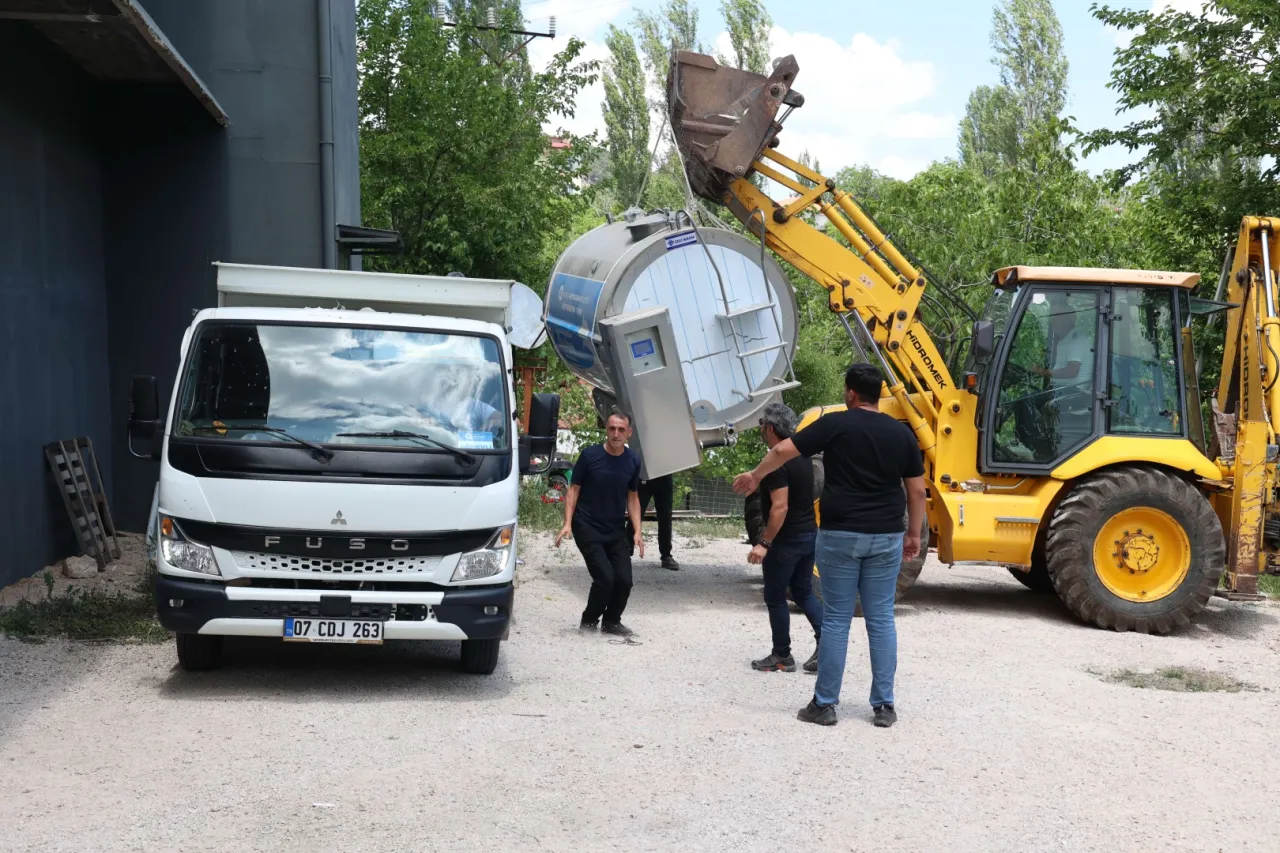 Antalya'da Kaş Sütleğen'e 4 tonluk süt soğutma tankı
