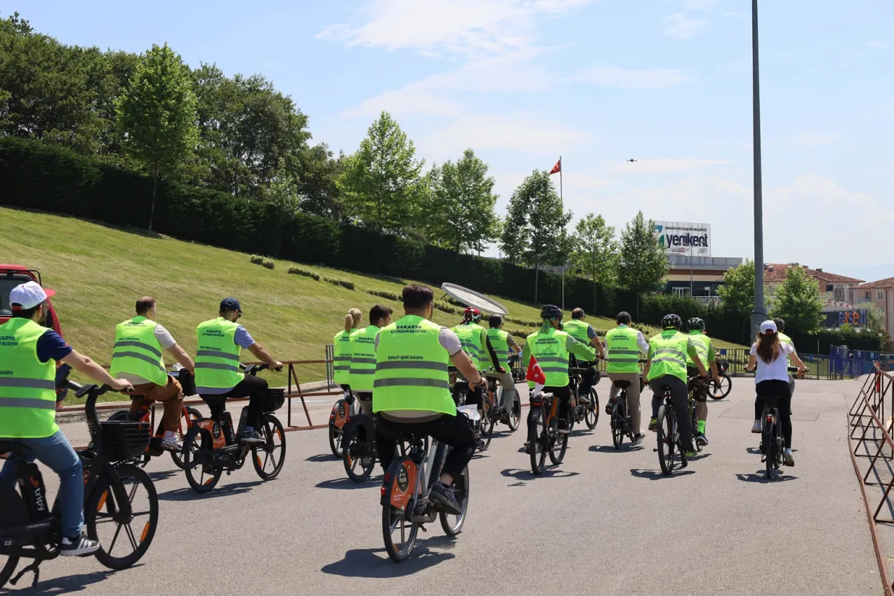 Dünya Bisiklet Günü’nde sağlıklı yaşam için pedal çevirdiler