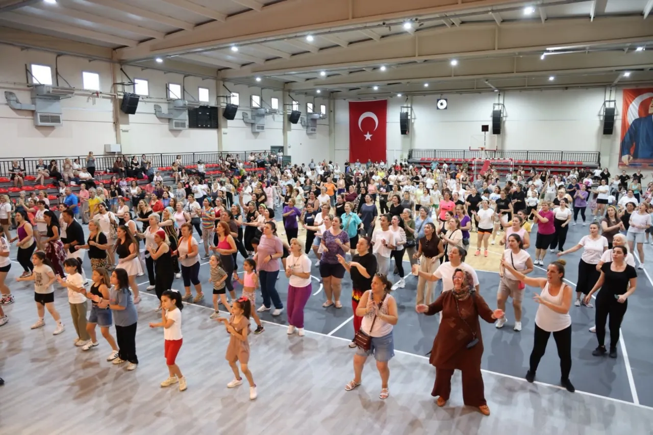 İzmir Çiğli’de aerobik ve dans coşkusu