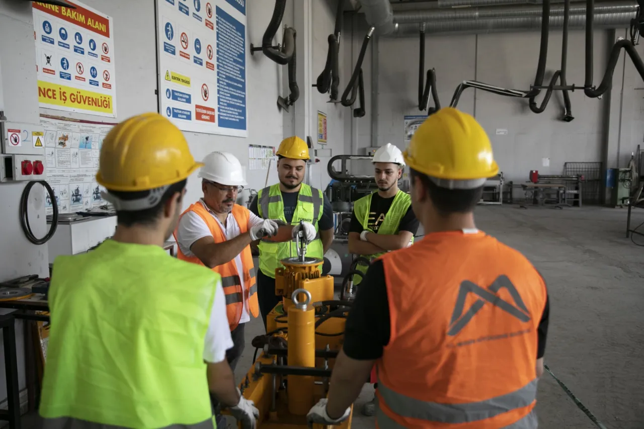 Mersin’de ‘Genç Adım’ projesiyle gençlere yeni fırsatlar