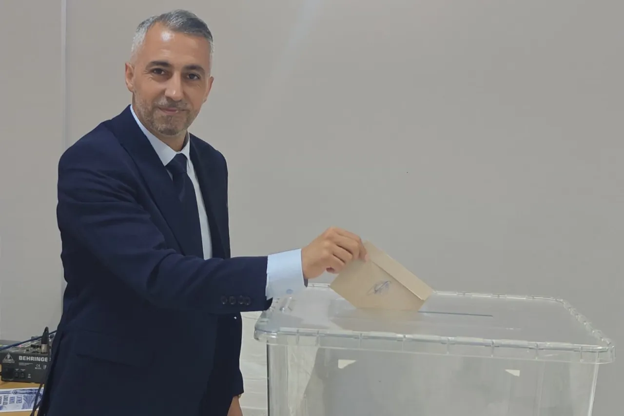 Bursa Gemlik'te Kent Konseyi Sedat Akkuş ile devam