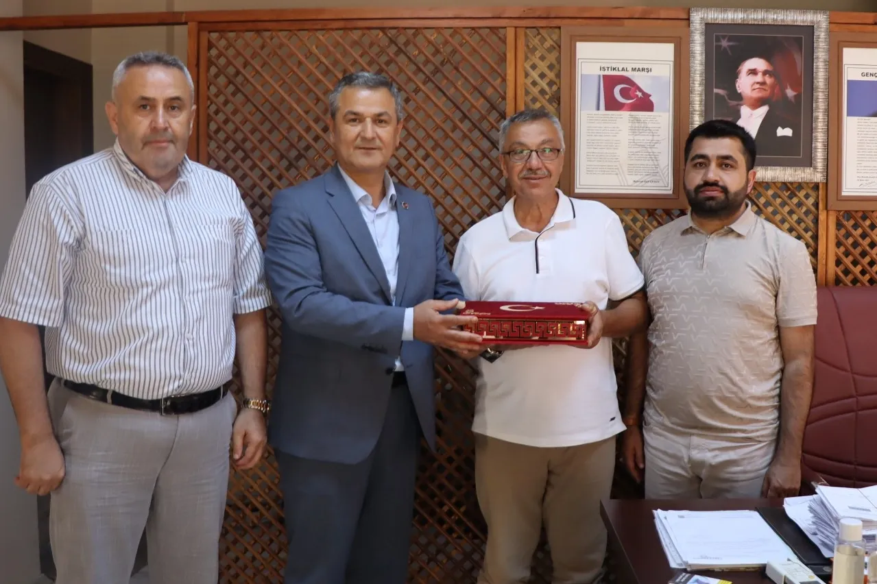 Kocaeli İzmit'te muhtarlara doğum günü ziyareti