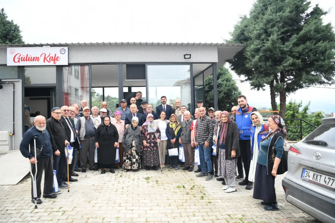 Trabzon'da huzurevi sakinlerine anlamlı ziyaret