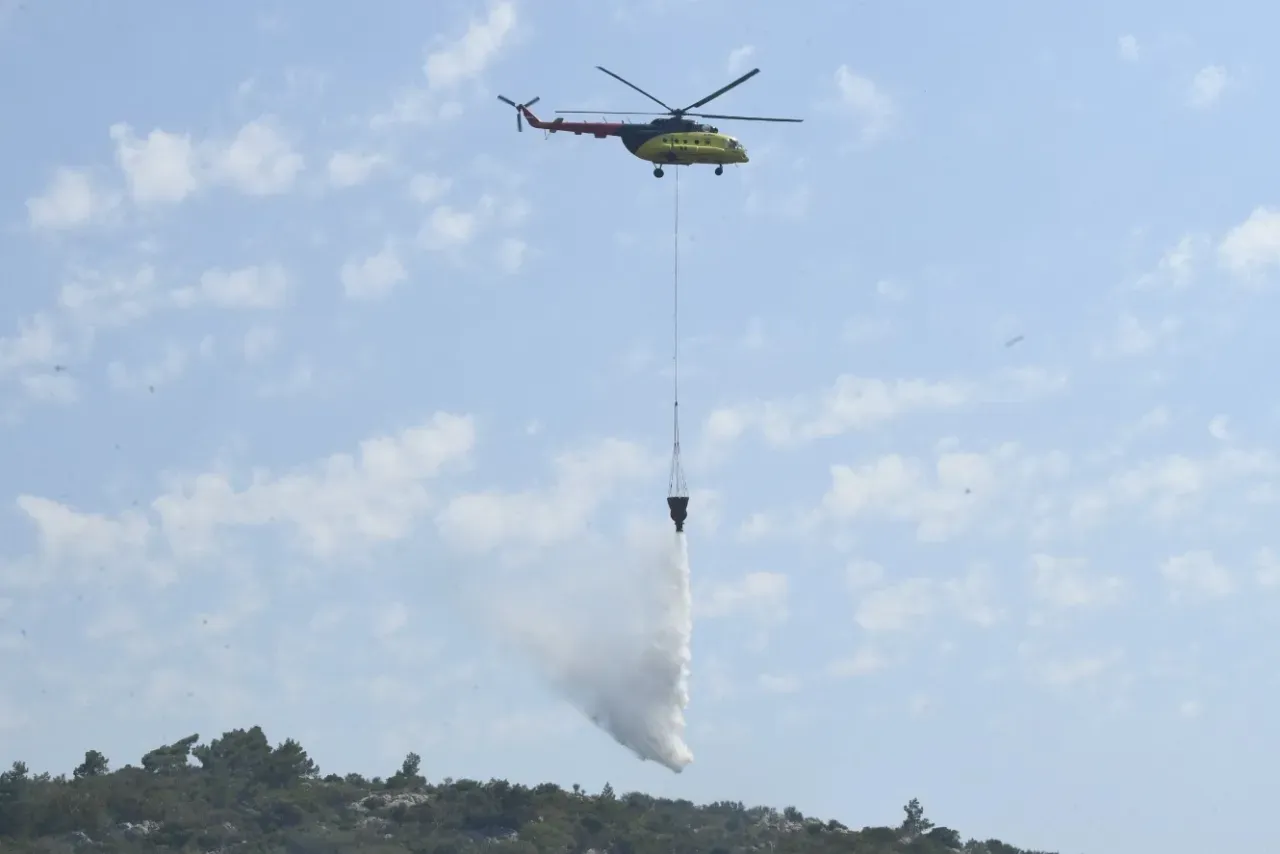 Urla Balıklova’da orman yangını kontrol altında