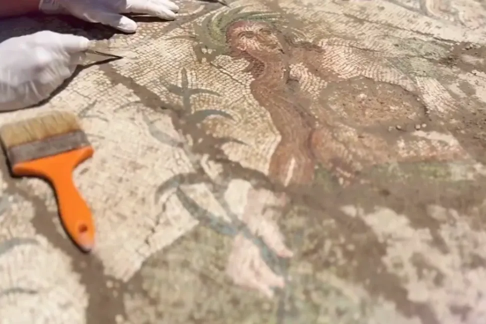 Aspendos’ta tarihi keşif... Eurymedon Nehri mozaiği gün yüzüne çıkarıldı