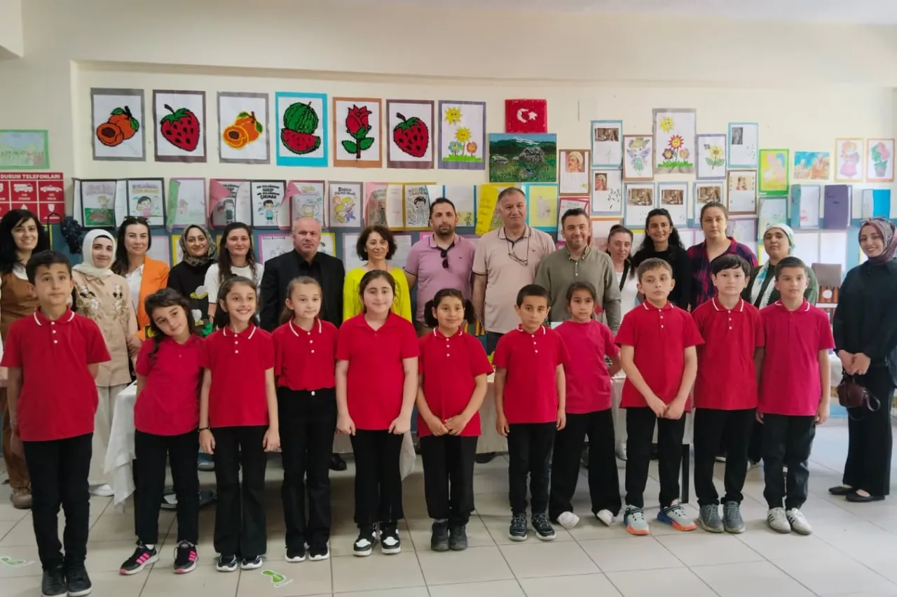 Artvin'de ilkokul öğrencilerince hazırlanan sergi büyük ilgi gördü