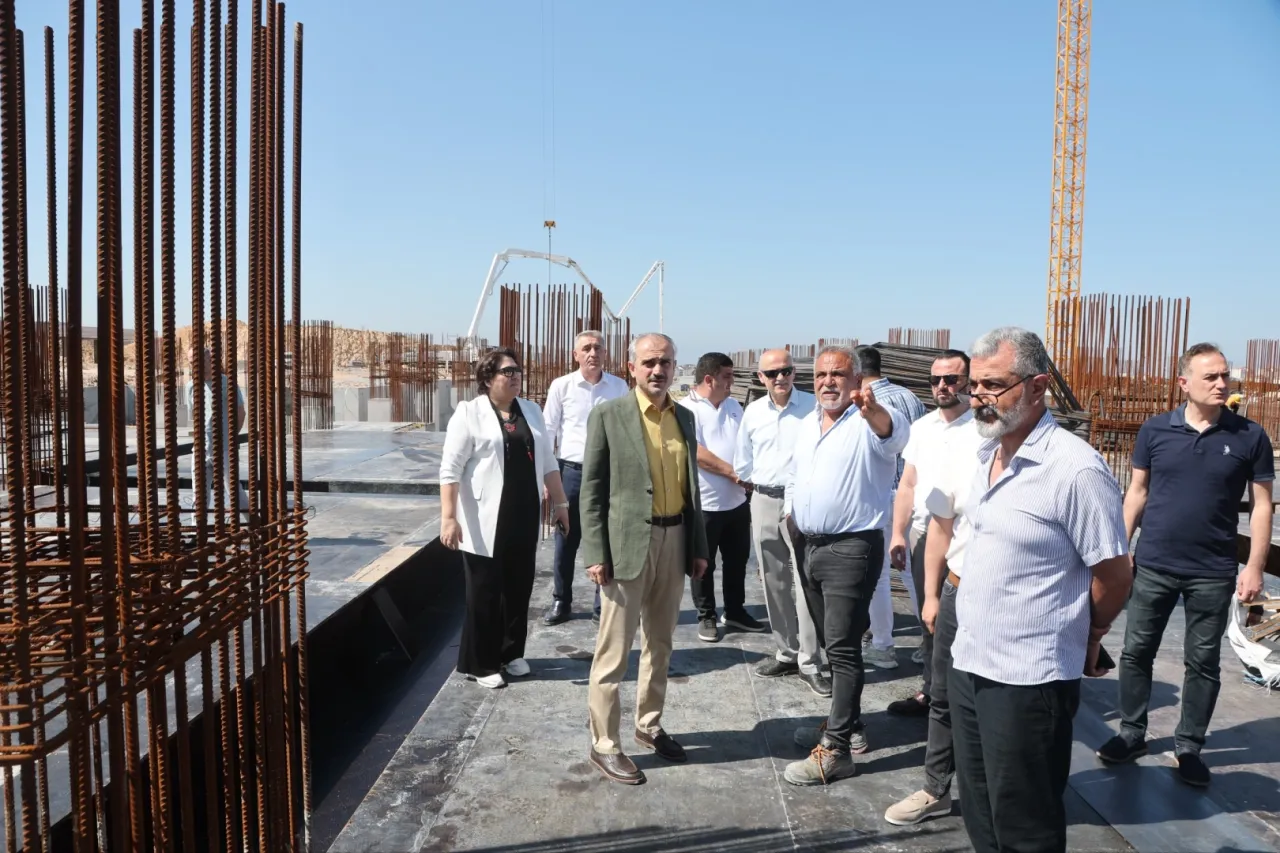 Çayırova Devlet Hastanesi inşaatına yakın mercek