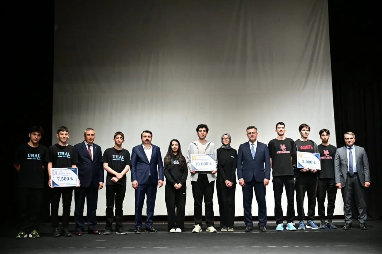 BTÜ’de Liselerarası Veri Olimpiyatı ödülleri sahiplerini buldu