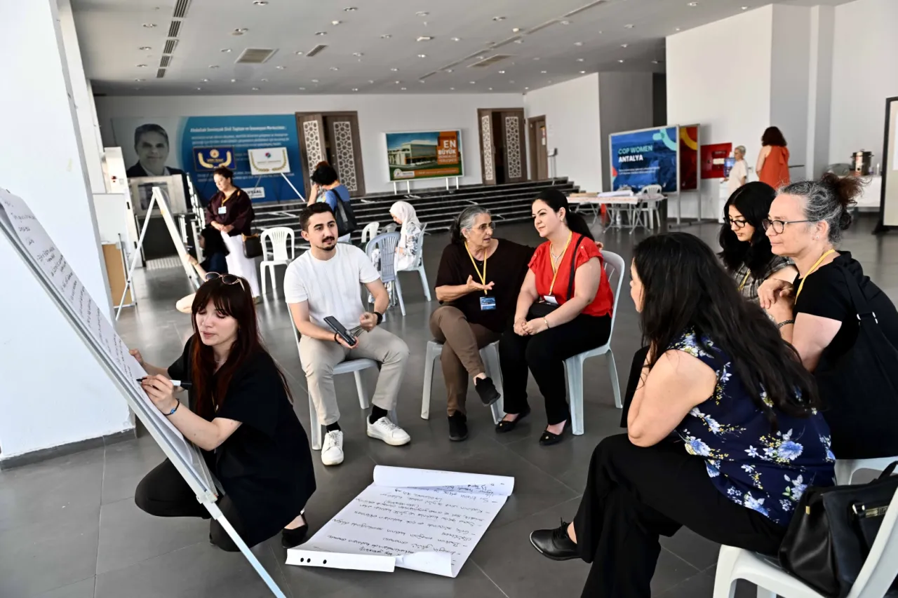 COP Women Antalya’da kadınların iklim politikalarındaki rolü konuşuldu