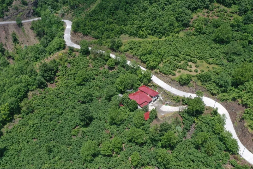 Ordu ile Tokat’ı bağlayan yolda beton çalışması