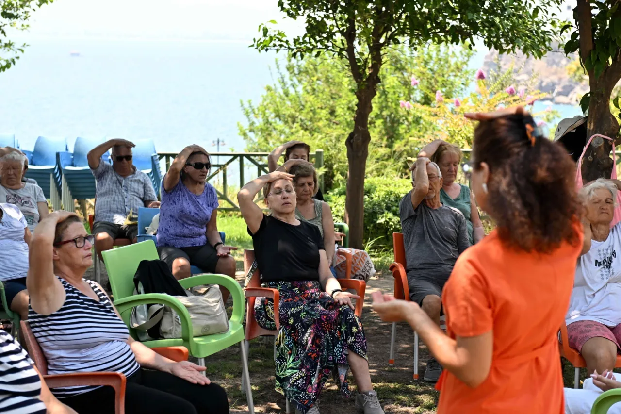 Antalya Muratpaşa’dan Parkinson hastalarına hareket desteği