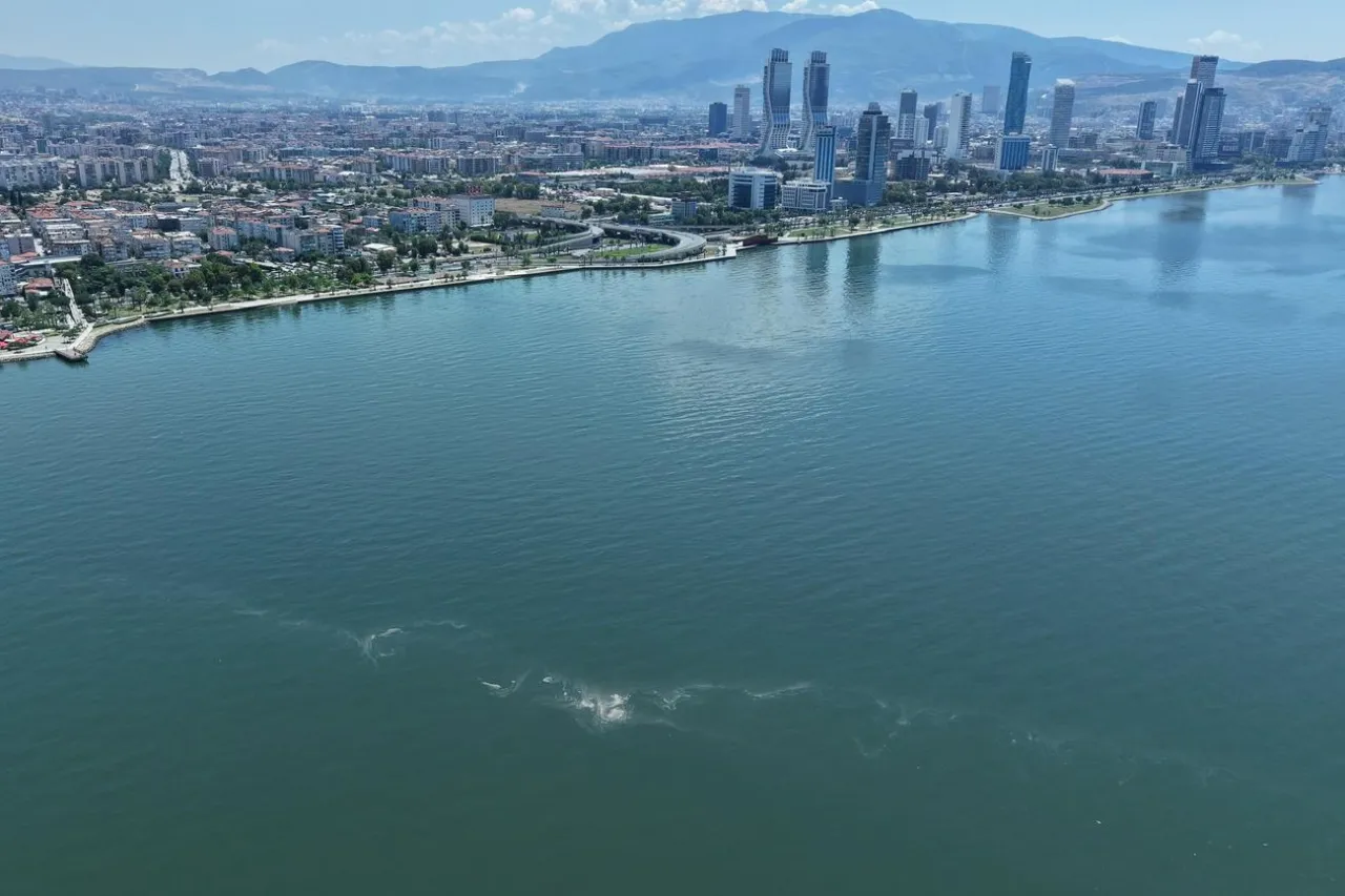 İzmir Körfezi’nde 14’üncü kirlilik tespiti