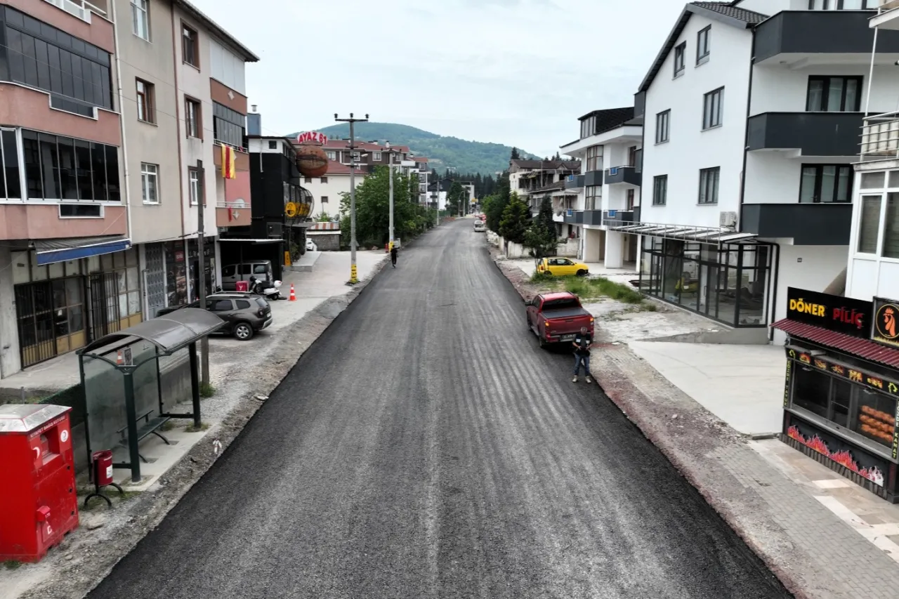 Kocaeli Büyükşehir’den Gölcük’te asfalt yenileme