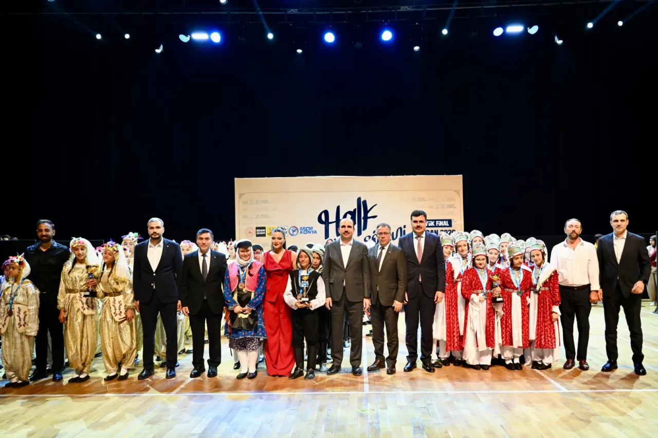 Konya Büyükşehir’den Halk Oyunları Şöleni finali