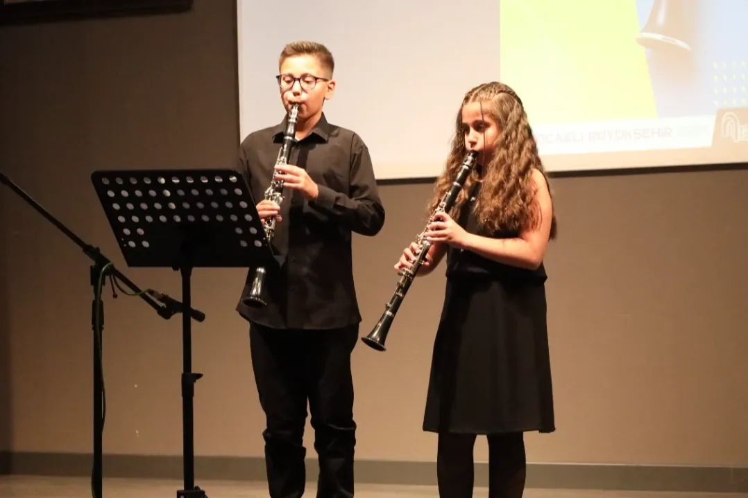 Kocaeli'de öğrenciler yıl sonu konserinde gururlandırdı