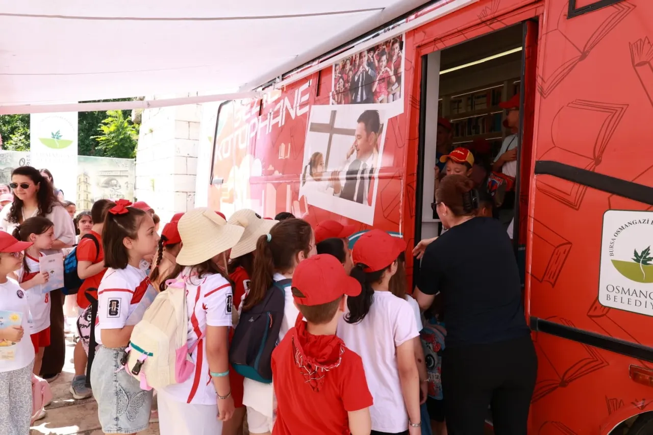 Bursa Osmangazi'de çocuklara kitap ve tarih sevgisi aşılıyor
