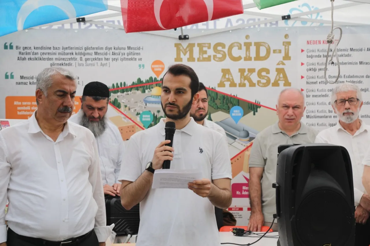 BTÜ'lü öğrenciler Filistin için nöbette