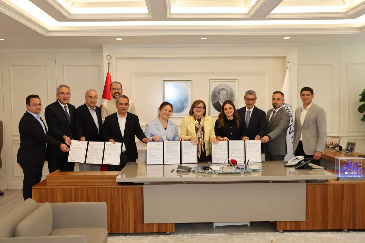 Gaziantep'te GASMEK binası için protokol