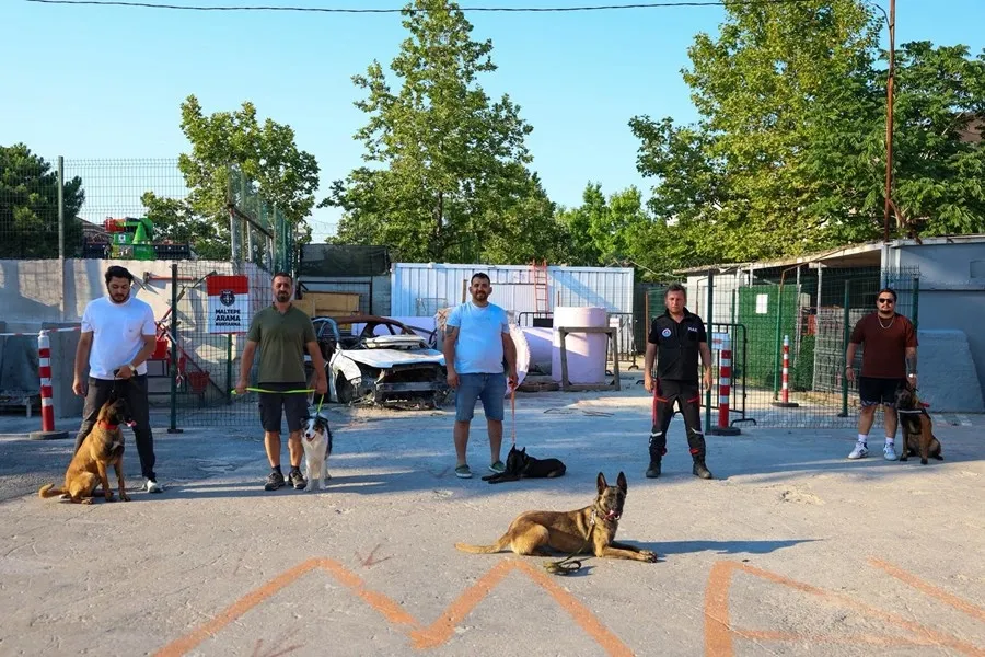 İstanbul Maltepe'de patili kahramanlar afetlere hazırlanıyor