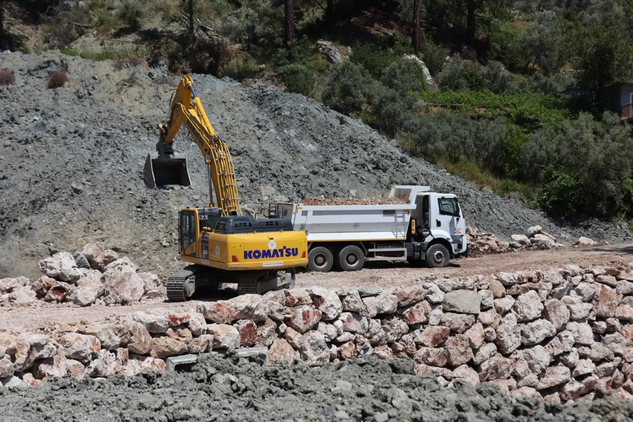 Muğla Seydikemer’de heyelan yaraları sarılıyor