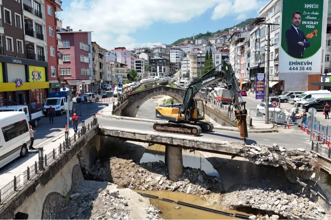 Ordu’da Bülbül Deresi üzerindeki köprü yenileniyor