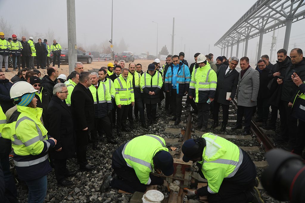 KONYARAY Banliyö Hattı’nda Ray Birleştirme Kaynağı Yapıldı