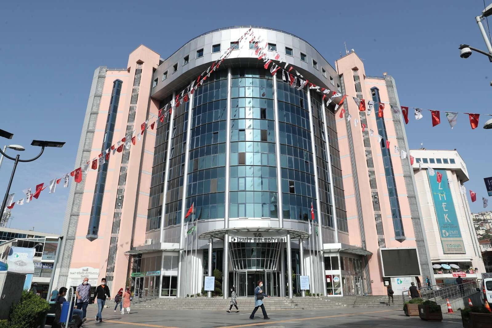 İzmit Belediyesi erkek aşçı ve aşçı yardımcısı alacak