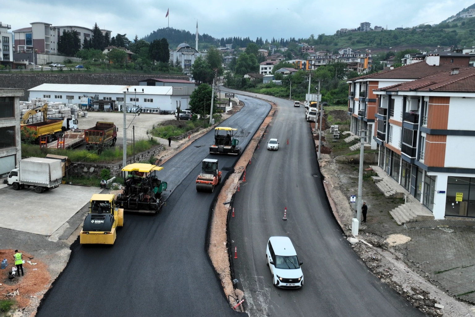 Büyükşehir’le yollar genişliyor, trafik rahatlıyor