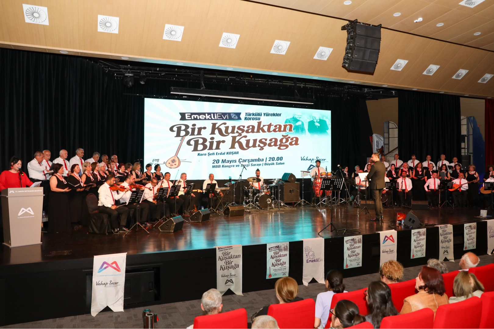Mersin’de ‘Bir Kuşaktan Bir Kuşağa’ konseri coşkuya sahne oldu