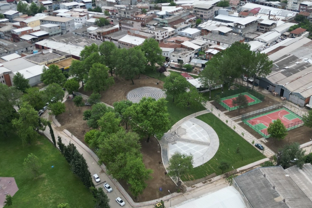 Bursa Büyükşehir'den Osmangazi Altınova mahalle parkına yenileme