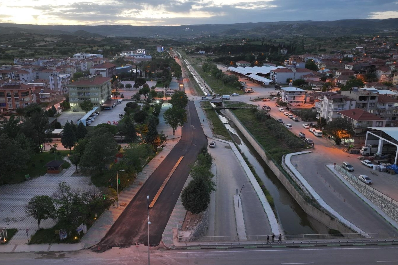 Manisa Köprübaşı sıcak asfaltla ilk kez tanıştı