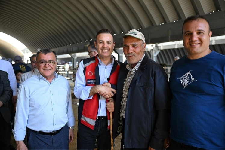Ahmet Akın'dan hayvan pazarına ziyaret