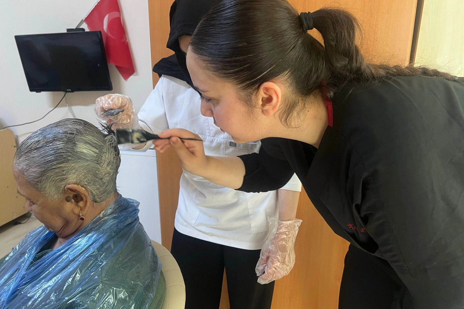 Bursa'da meslek lisesi öğrencilerinde huzurevinde anlamlı dokunuş