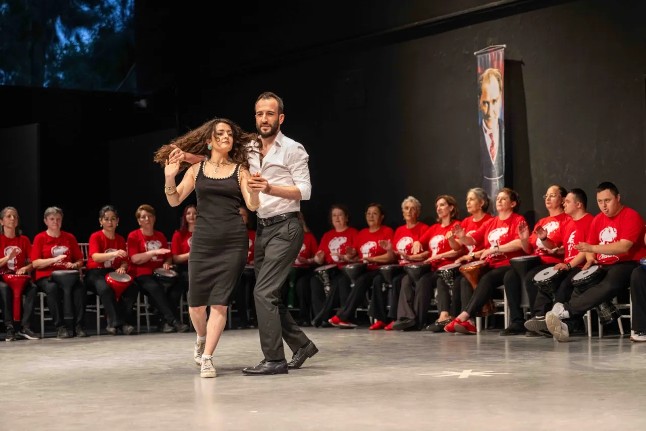 Bornova’da ritim ve halk dansları rüzgarı