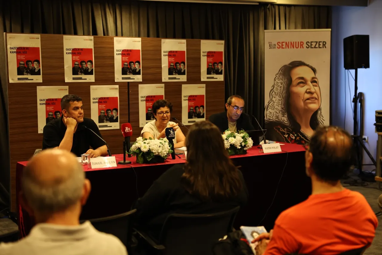 Bursa Nilüfer'de yılın yazarı Sennur Sezer’i çalışma arkadaşları anlattı