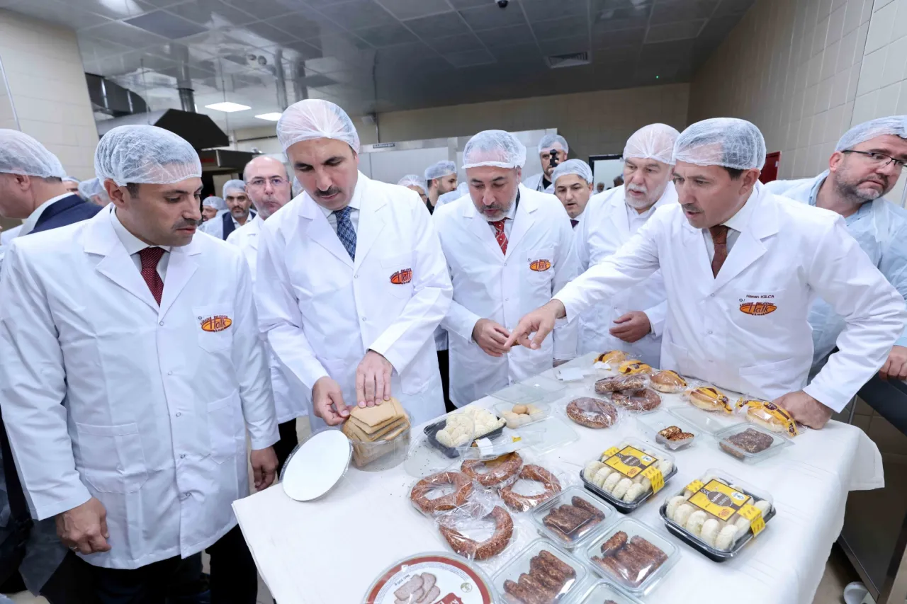 Konya Karatay'da Halk Ekmek Fabrikası ve Glütensiz Ekmek Üretim Tesisi hizmete girdi
