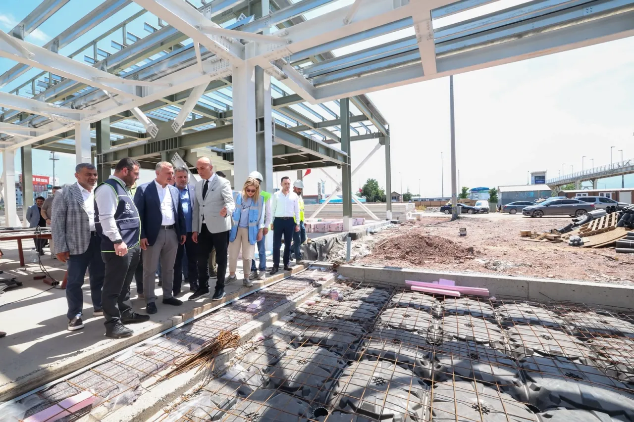Kocaeli'de Başkan Büyükakın sosyal yaşam merkezini inceledi