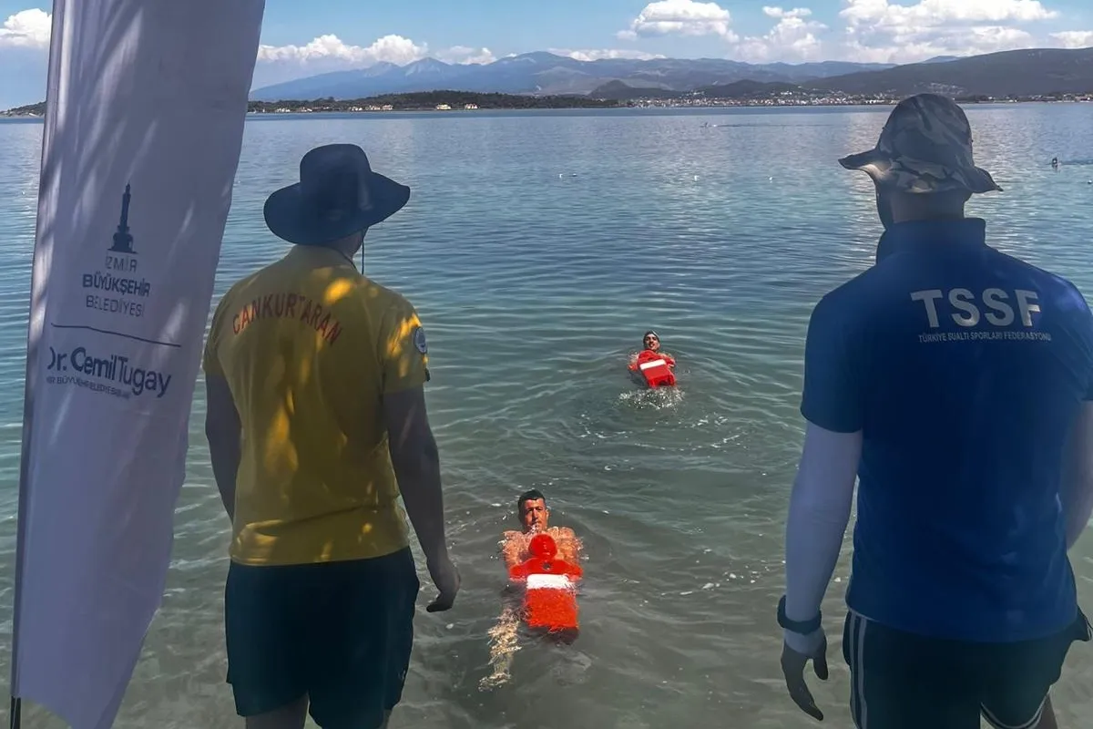 İzmir sahillerinde hayat nöbeti