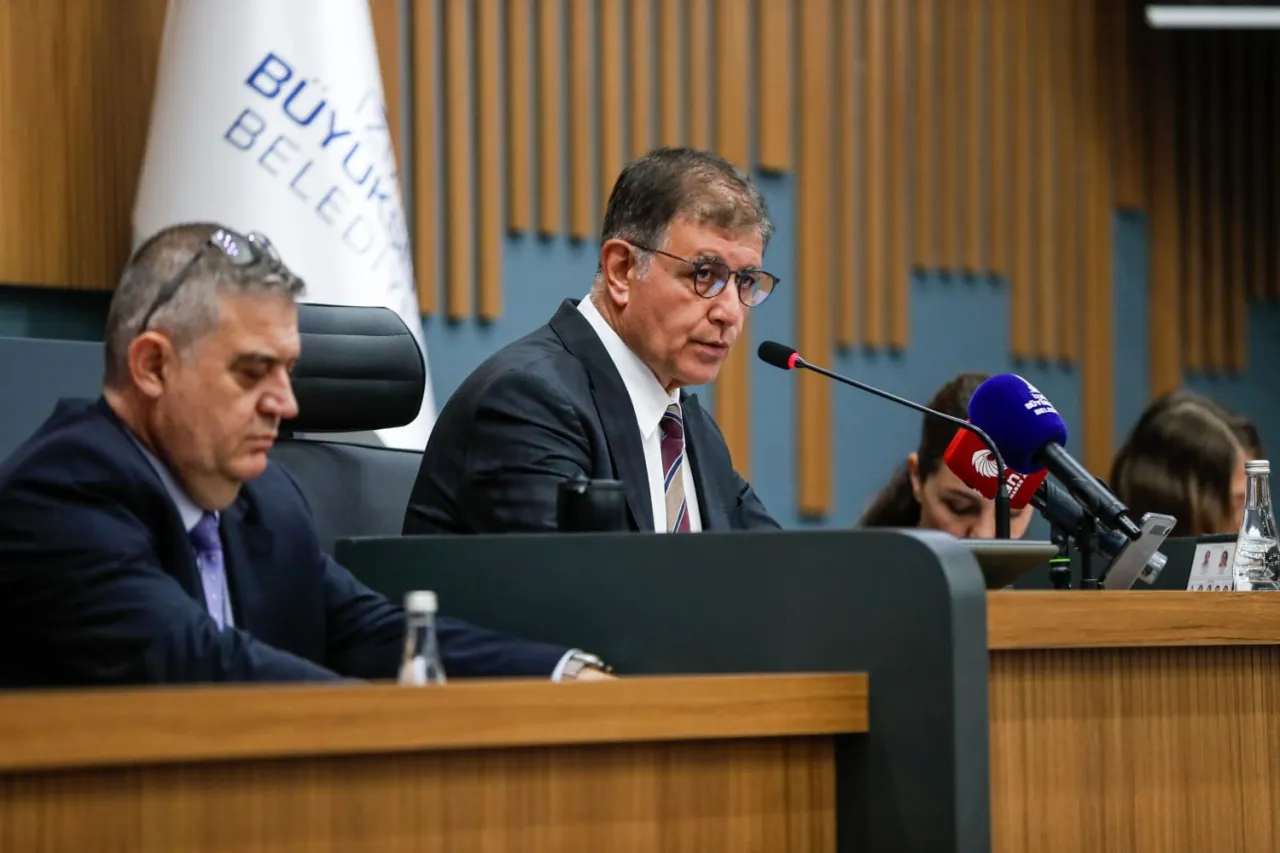 Başkan Tugay: Çöpün siyaseti olmaz