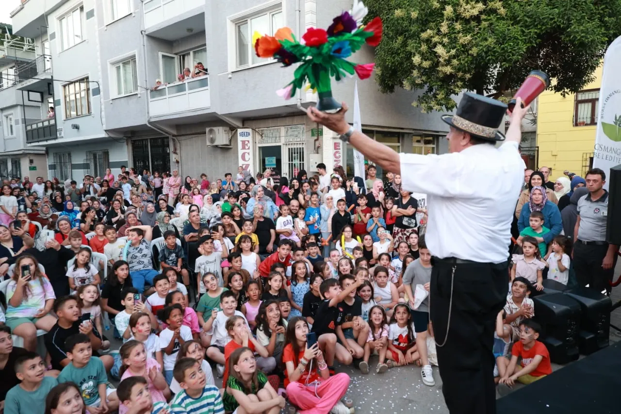 Osmangazi Belediyesi’nden karne hediyesi: Yaz Mahalle Şenlikleri