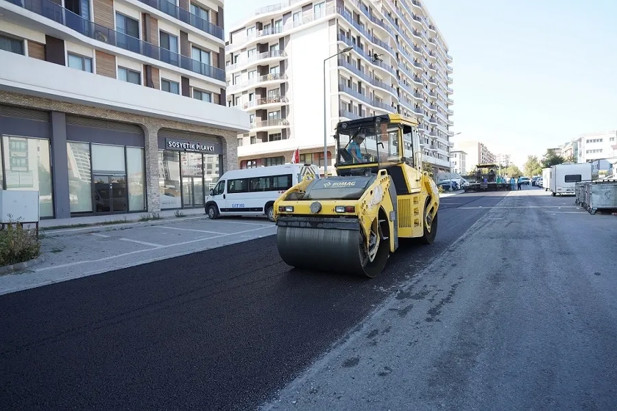 İstanbul Beylikdüzü’nde yol bakım çalışmaları sürüyor